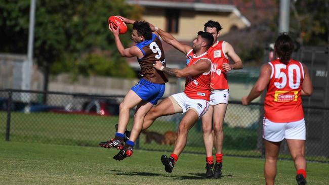 Callum Cathcart marks strongly for Ormond against the Bullants. Pic: Ormond AFC.