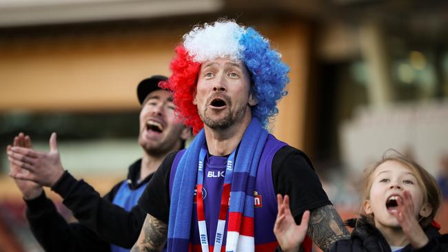 A crowd of more than 10,000 is expected for Western Bulldogs’ elimination final against St Kilda.