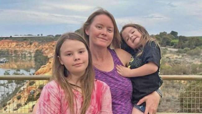 Lisa Watts with her two children. Picture: 9News