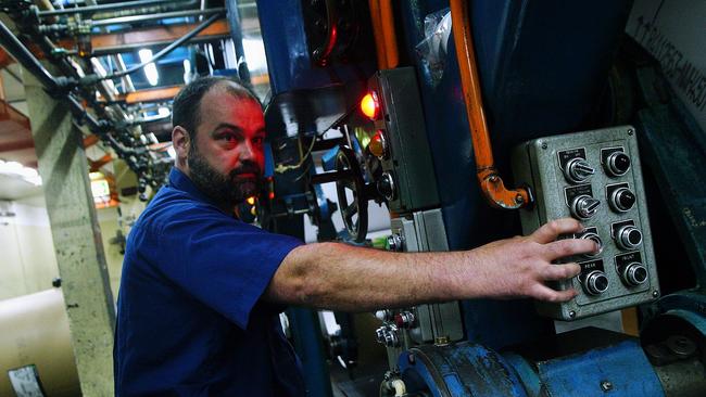 Printer Ian Campigli at Cumberland Newspapers in Parramatta days before the press ceased operation in 2004. The Macquarie St site was still used up until 2014.