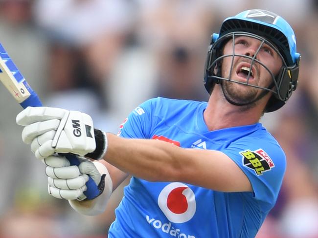 LAUNCESTON, AUSTRALIA - JANUARY 19: Travis Head of the Strikers plays a shot during the Big Bash League match between the Hobart Hurricanes and the Adelaide Strikers at the University of Tasmania Stadium on January 19, 2020 in Launceston, Australia. (Photo by Steve Bell/Getty Images)