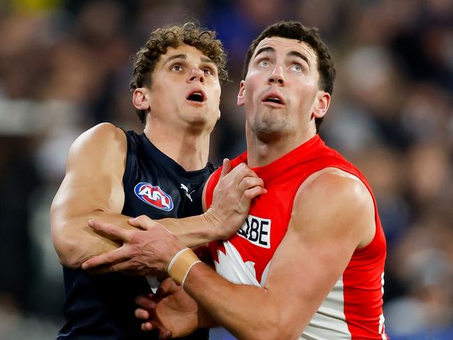 MELBOURNE, AUSTRALIA - SEPTEMBER 08: Charlie Curnow of the Blues and Tom McCartin of the Swans compete for the ball during the 2023 AFL First Elimination Final match between the Carlton Blues and the Sydney Swans at Melbourne Cricket Ground on September 08, 2023 in Melbourne, Australia. (Photo by Dylan Burns/AFL Photos via Getty Images)