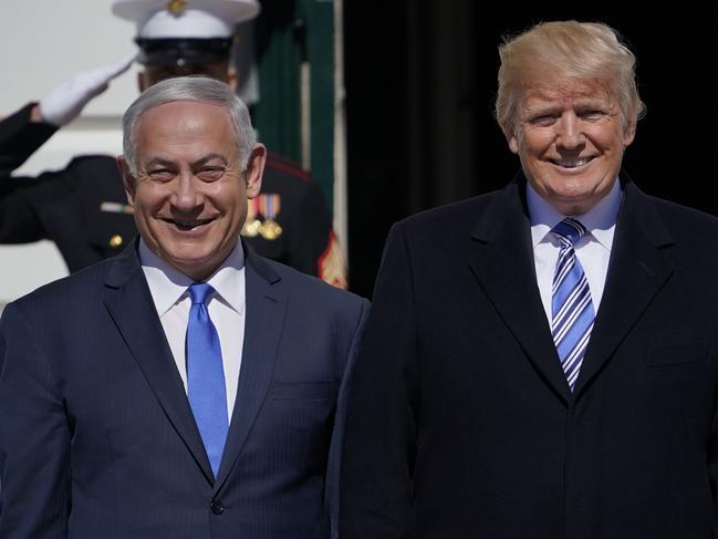 (FILES) In this file photo taken on March 5, 2018, US President Donald Trump welcomes Israeli Prime Minister Benjamin Netanyahu to the White House in Washington, DC. - Trump will host his close ally Israeli Prime Minister Benjamin Netanyahu at the White House next week, Trump's spokeswoman said Wednesday. A working meeting will be held on March 25, 2019, with a dinner for the two leaders on Tuesday, White House press secretary Sarah Sanders said. (Photo by Mandel NGAN / AFP)