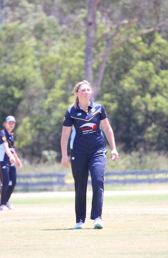 Abby Harris. Katherine Raymont Shield T20 action between UQ and Valley.