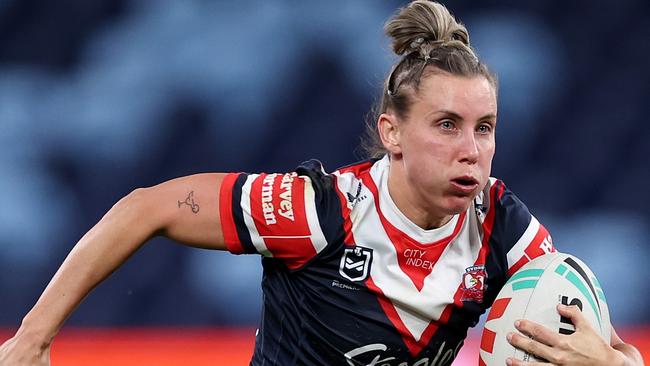 SYDNEY, AUSTRALIA - SEPTEMBER 01: Samantha Bremner of the Roosters runs with the ball during the round six NRLW match between Sydney Roosters and Canberra Raiders at Allianz Stadium on September 01, 2024 in Sydney, Australia. (Photo by Cameron Spencer/Getty Images)