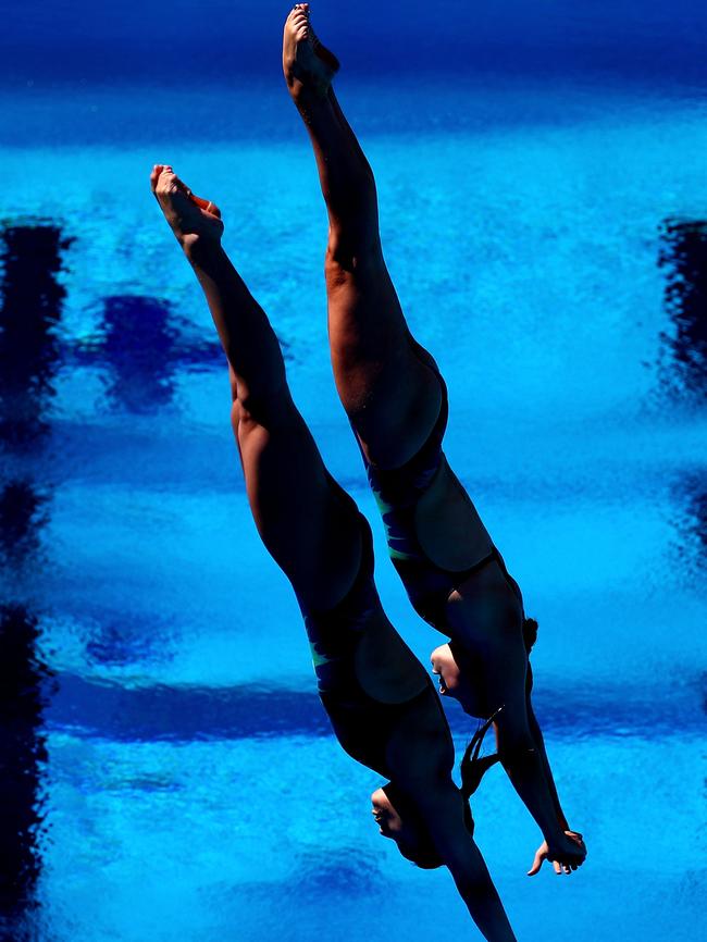 Esther Qin and Georgia Sheehan compete in the Women's Synchronised 3m Springboard Diving Final. Picture: Getty Images.