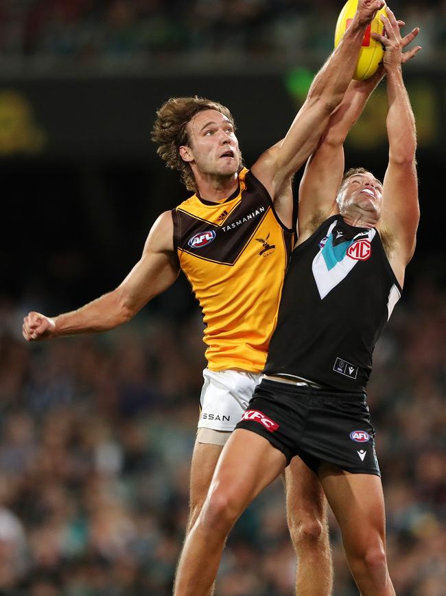 Jack Scrimshaw evokes memories of four-time premiership half back Grant Birchall. Picture: AFL Photos/Getty Images