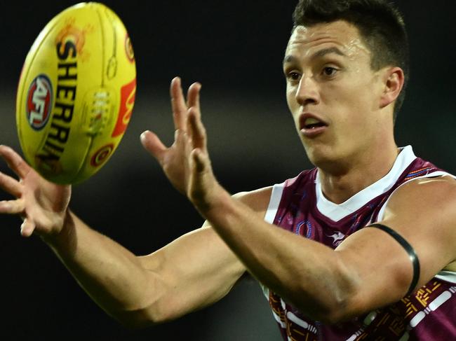 LAUNCESTON, AUSTRALIA - MAY 22: Hugh McCluggage of the Lions takes a mark during the round 10 AFL match between the Hawthorn Hawks and the Brisbane Lions at University of Tasmania Stadium on May 22, 2022 in Launceston, Australia. (Photo by Steve Bell/Getty Images)