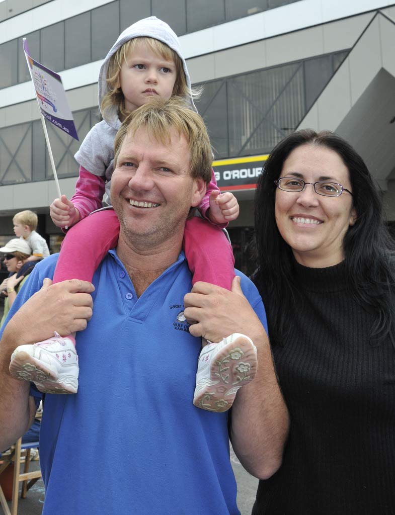 Ray and Tahlia Schmidt with Catrina Schull. Picture: Dave Noonan and Nev Madsen