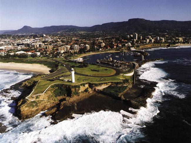 Aerial view of Flagstaff Hill, Wollongong, NSW 17 Feb 2007.