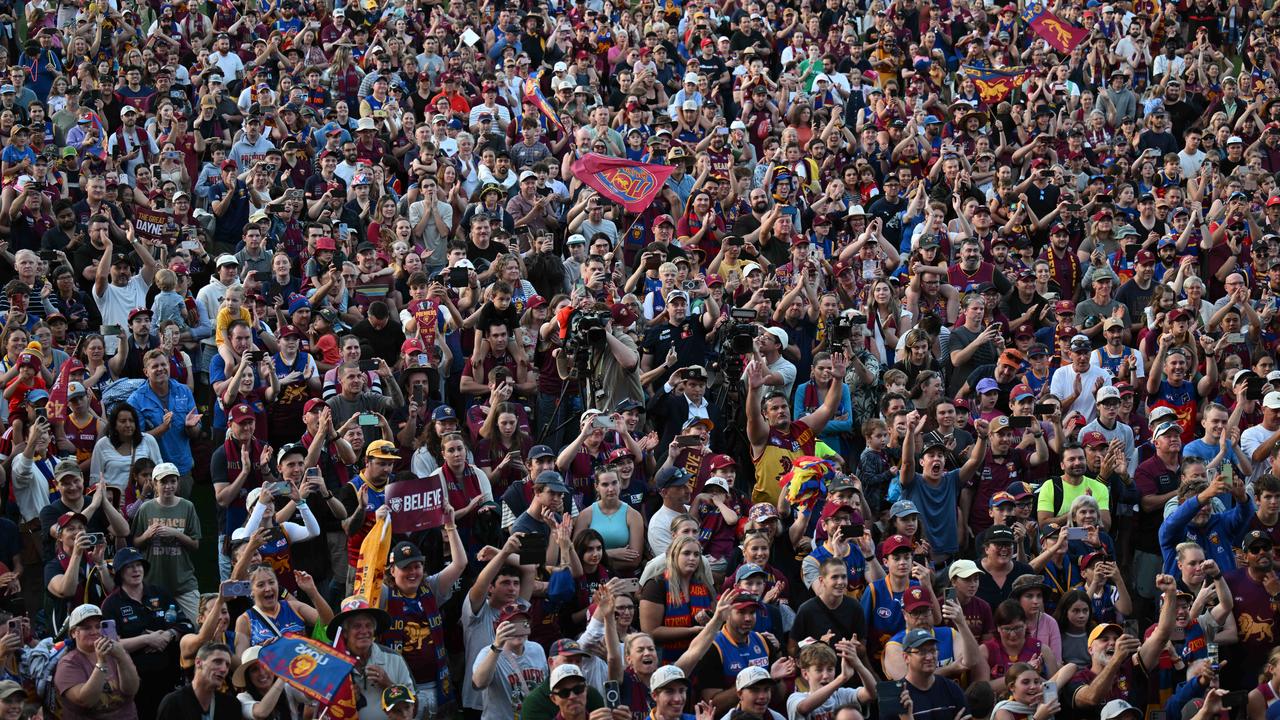 29/9/2024: Over 6000 Brisbane Lions fans greet their heroes after winning the AFL Grand Final yesterday, Springfield, Brisbane.