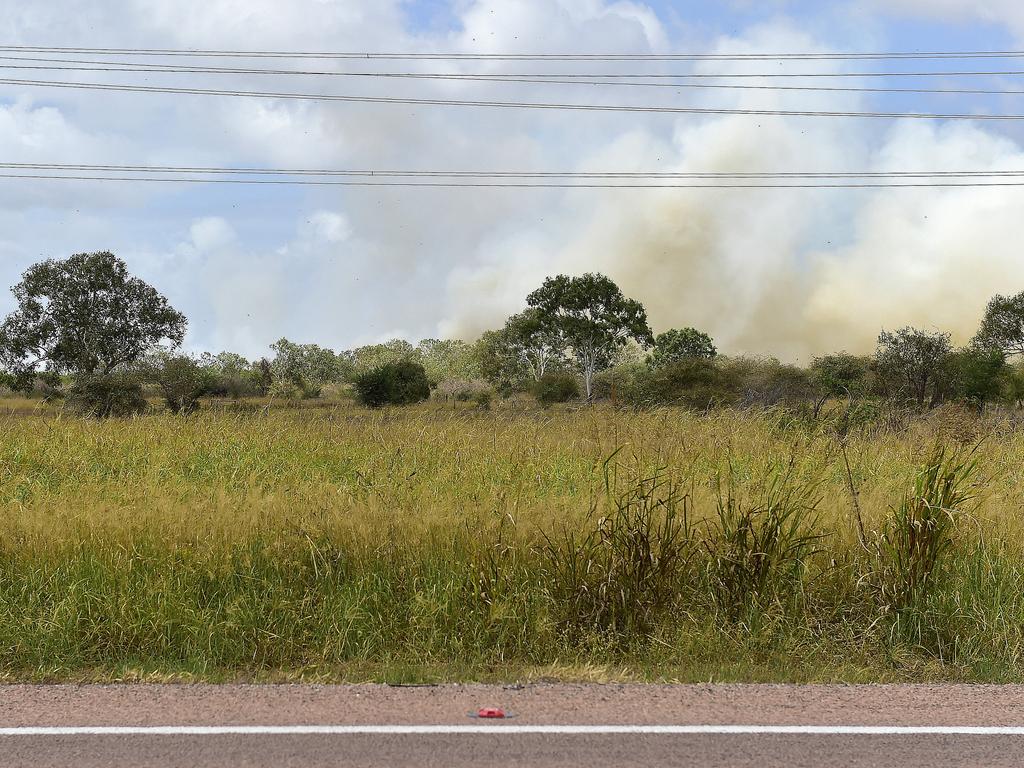 A fire burning south of Townsville has masked the Bruce Highway in smoke. The vegetation fire started near the JBS Meatworks at Stuart. PICTURE: MATT TAYLOR.