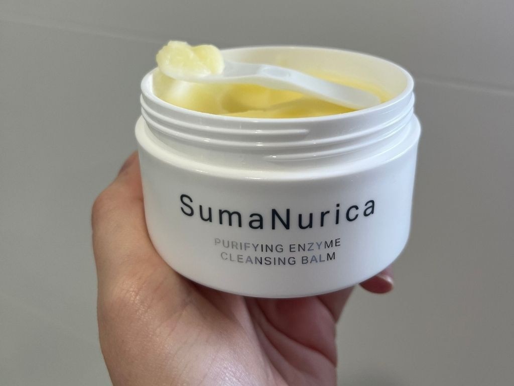 We try the Sumanurica Purifying Enzyme Cleansing Balm.