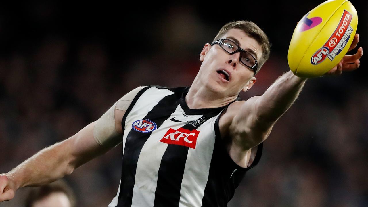 Mason Cox keeps his eye on the ball. Picture: AFL Photos/Getty Images