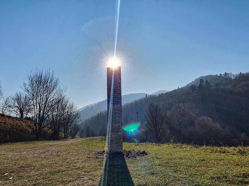 An handout picture taken in November 2020 and released by www.ziarpiatraneamt.ro on December 1, 2020 shows a metal pillar on Batca Doamnei hill in Piatra Neamt, Romania. - A metal monolith which mysteriously appeared on a hilltop in northern Romania has sparked curiosity -- and mockery -- online, coming just days after a similar object was found in the Utah desert. (Photo by Handout / www.ziarpiatraneamt.ro / AFP) / RESTRICTED TO EDITORIAL USE - MANDATORY CREDIT "AFP PHOTO /www.ziarpiatraneamt.ro " - NO MARKETING - NO ADVERTISING CAMPAIGNS - DISTRIBUTED AS A SERVICE TO CLIENTS