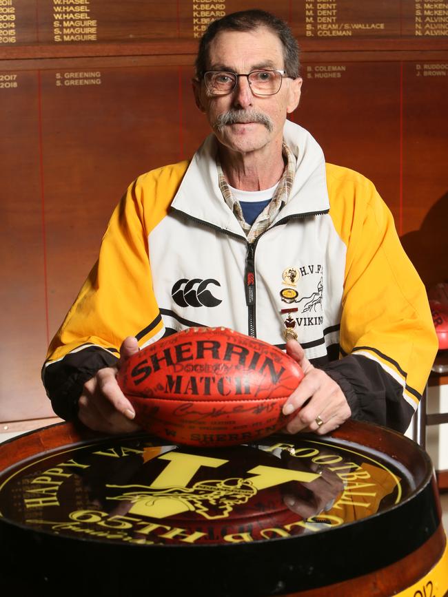 Hank Middleton has served as head trainer and assistant trainer at Happy Valley since 1994. Picture: AAP/Emma Brasier.