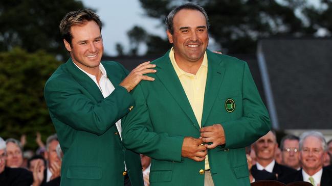 Trevor Immelman congratulates Angel Cabrera of Argentina during the green jacket presentation. Photo: Harry How/Getty Images/AFP.