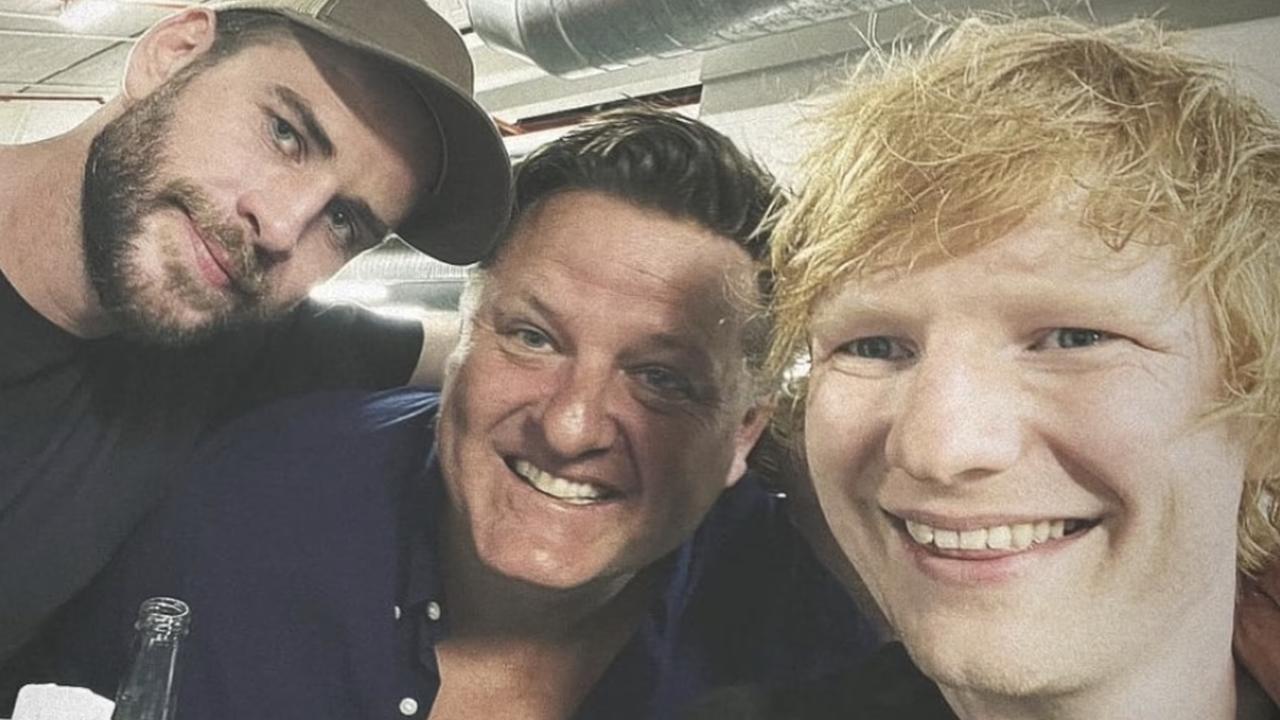 Liam Hemsworth, Paul Barrie O’Brien and Ed Sheeran shared some birthday drinks backstage.