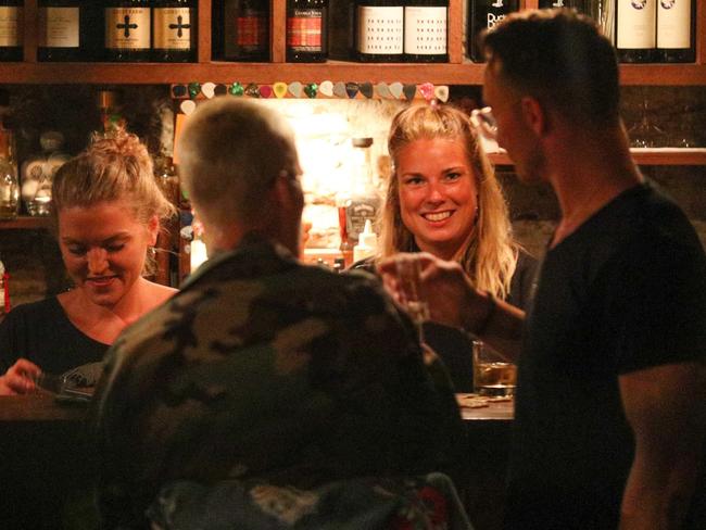 The two female bartenders looked pretty pleased with their famous guest. Picture: AKM-GSI/BackGrid