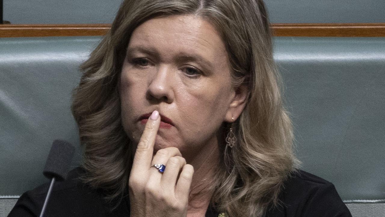 Ousted rebel Lib plots surprise return
