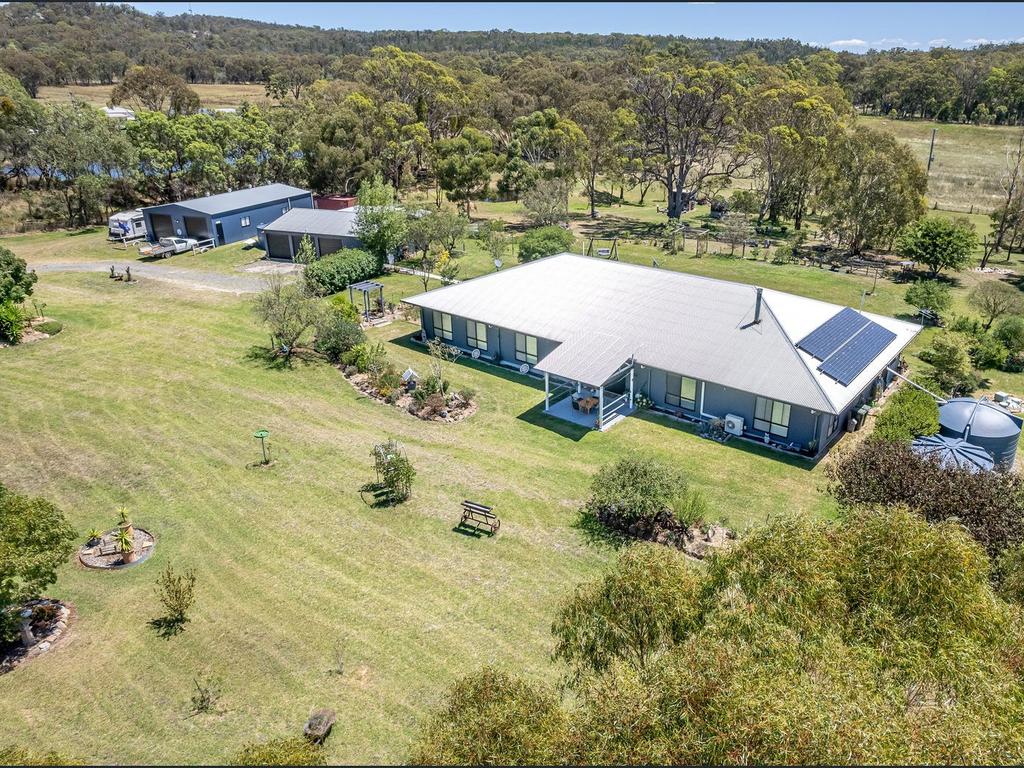 26 Stanley Rd in Thorndale, outside Stanthorpe sold in August for $915,000. Photo: realestate.com