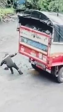 “Superman” truck driver pulls truck out of bog with one hand