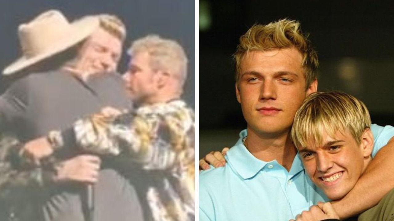 Nick Carter Breaks Down In Tears During Tribute To Brother Aaron | Video