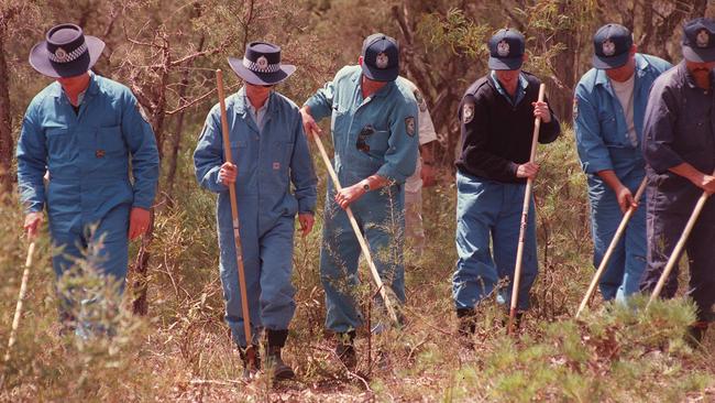 Police search Belanglo State Forest National Park in January 1993.