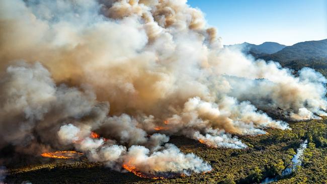 A large bushfire burns in Tasmania. Picture: AAP.