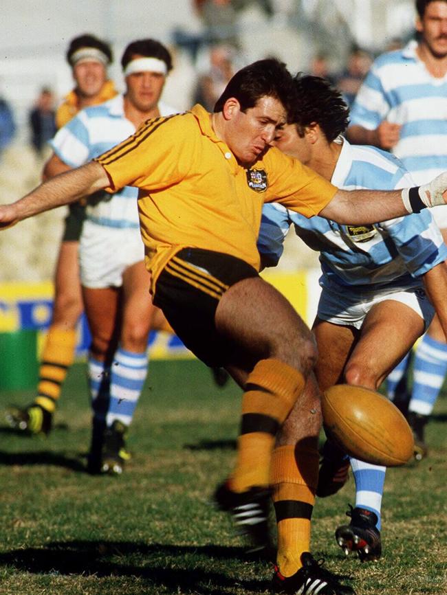 David Campese wearing the Adidas stripes in 1986