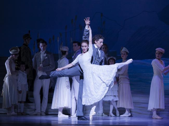 Kevin Jackson and Madeleine Eastoe in Swan Lake. The Australian Ballet. Picture: Lisa Tomasetti.