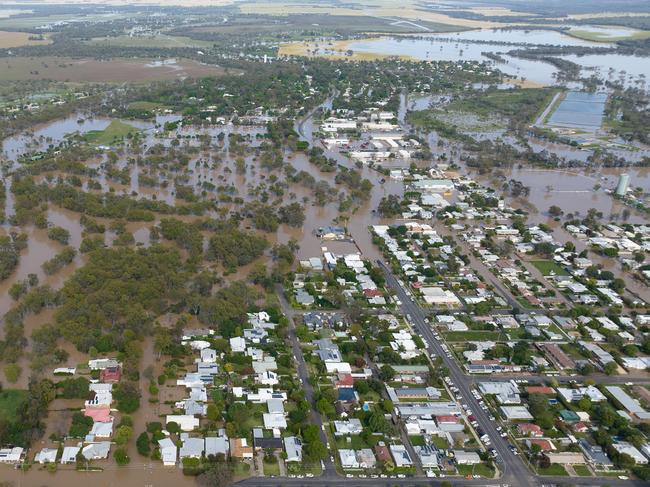 Moree’s floodwater divide – those above the waterline aren’t out of the woods yet. Picture: Christop Nagele/Townlife