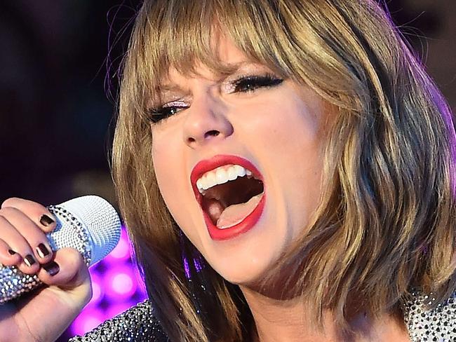 US singer Taylor Swift performs during New Year’s Eve celebrations at the Times Square in New York on December 31, 2014. AFP PHOTO/JEWEL SAMAD