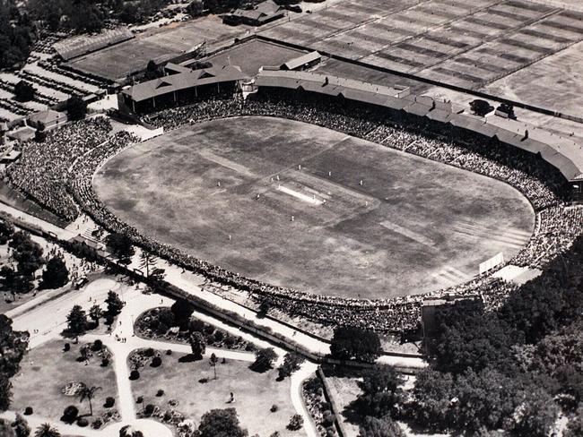 Aerial view of Adelaide Oval during the 1933 Australia vs. England 'Bodyline' cricket Test match.