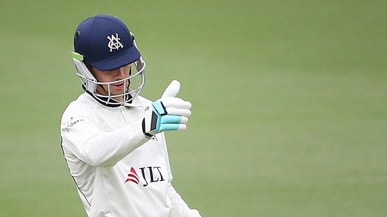 Peter Handscomb gives the thumbs up after making 50. Photo: Jono Searle/AAP Image.