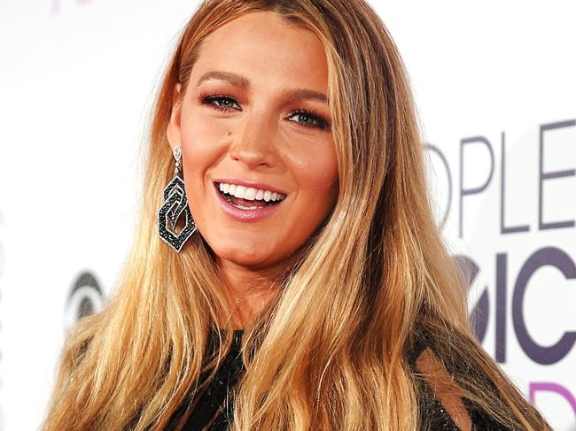 LOS ANGELES, CA - JANUARY 18: Actress Blake Lively attends the People's Choice Awards 2017 at Microsoft Theater on January 18, 2017 in Los Angeles, California. (Photo by Christopher Polk/Getty Images for People's Choice Awards)