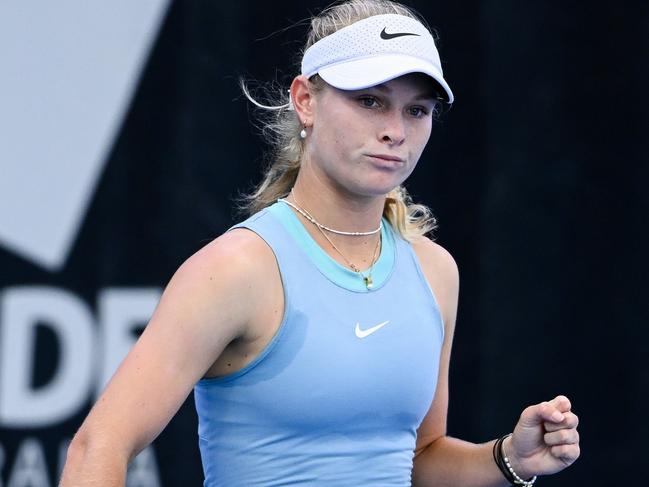 ADELAIDE, AUSTRALIA - JANUARY 06: Emerson Jones of Australia celebrates winning the first set against Xinyu Wang of China during day one of the 2025 Adelaide International at Memorial Drive on January 06, 2025 in Adelaide, Australia. (Photo by Mark Brake/Getty Images)