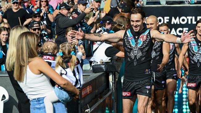 Finlayson meets wife Kellie and daughter Sophia as the Power run out onto Adelaide Oval. Picture: Mark Brake/Getty Images