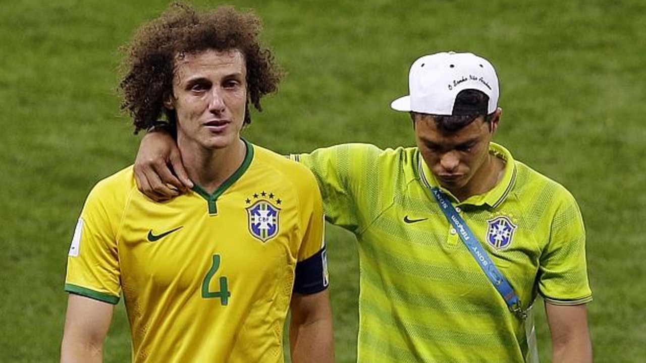 David Luiz held up a Neymar jersey during Brazil's national anthem