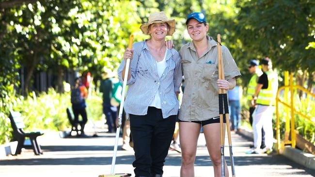 Mother-daughter duo Frances and Denai Rex join the Mud Army to clean-up flood affected suburbs around Brisbane. Picture: Zak Simmonds