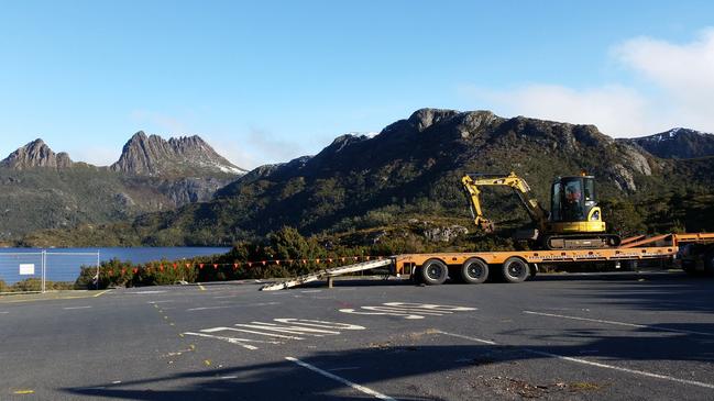 Work begins on Dove Lake viewing shelter Work has begun on a new state-of-the-art all-weather viewing shelter at Dove Lake that will offer visitors breathtaking views of the lake and iconic Cradle Mountain. Picture: Tasmanian Parks and Wildlife Service