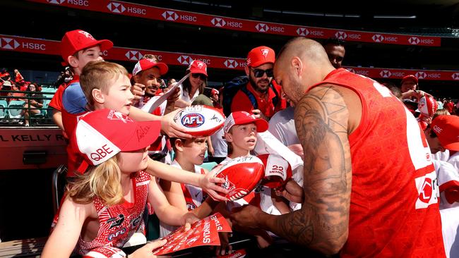 Sydney's Lance Franklin signs autographs at the SCG this week.