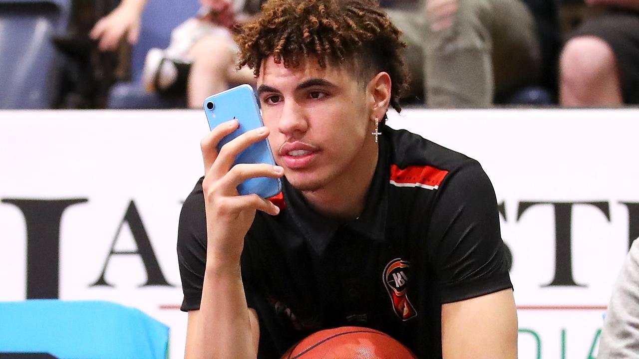 Do LaVar Ball's antics hurt Warriors' chances of drafting son LaMelo?