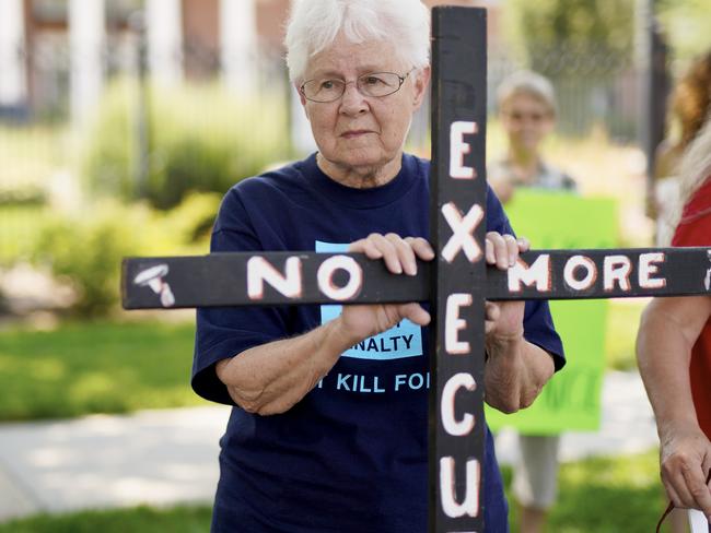 Protester Marylyn Felion pickets the Nebraska governor’s mansion ahead of Moore’s execution, the state’s first in two decades. Picture: Nati Harnik