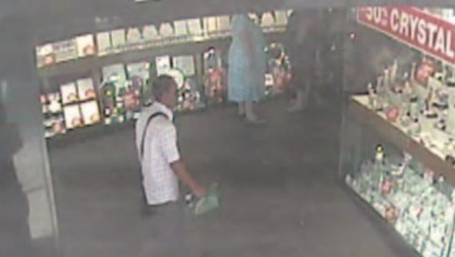 Security footage from the Thomas Jewellers theft in Geelong in 2009.