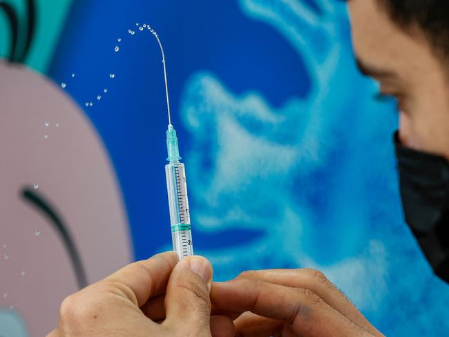 A health worker prepares a dose of the Pfizer-BioNtech COVID-19 coronavirus vaccine at Clalit Health Services, in Israel's Mediterranean coastal city of Tel Aviv on January 23, 2021. - Israel began administering novel coronavirus vaccines to teenagers as it pushed ahead with its inoculation drive, with a quarter of the population now vaccinated, health officials said. (Photo by JACK GUEZ / AFP)