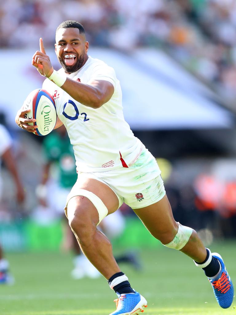 Joe Cokansiga of England scores a try at Twickenham.