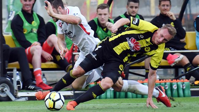 It wasn’t particularly pretty from either team. (AAP Image/SNPA, Ross Setford)