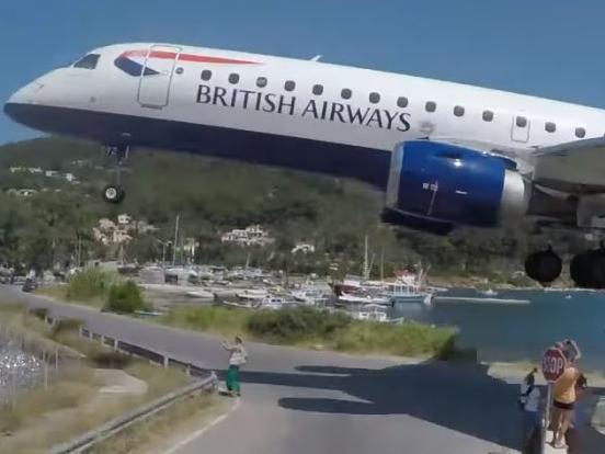 Skiathos airport low flying planes. Picture: Cargospotter