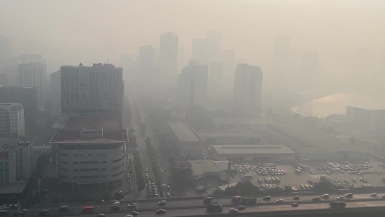 Hanoi air quality hits 'hazardous' levels as smog covers city